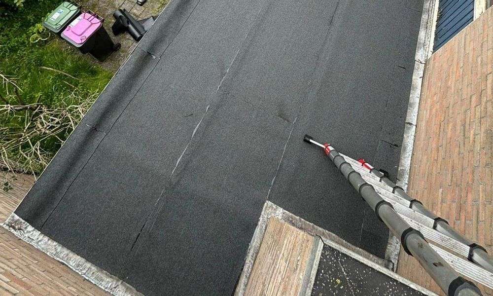 Plat dak geplaatst door dakdekker in Groesbeek